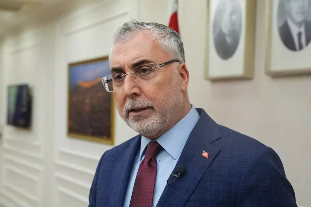 Bakan Işıkhan Mardin'de: İş Pozitif ile 1.6 milyon kadın işe yerleşti 2 bakan isikhan mardin de is pozitif ile 1 6 19182345 4612 amp
